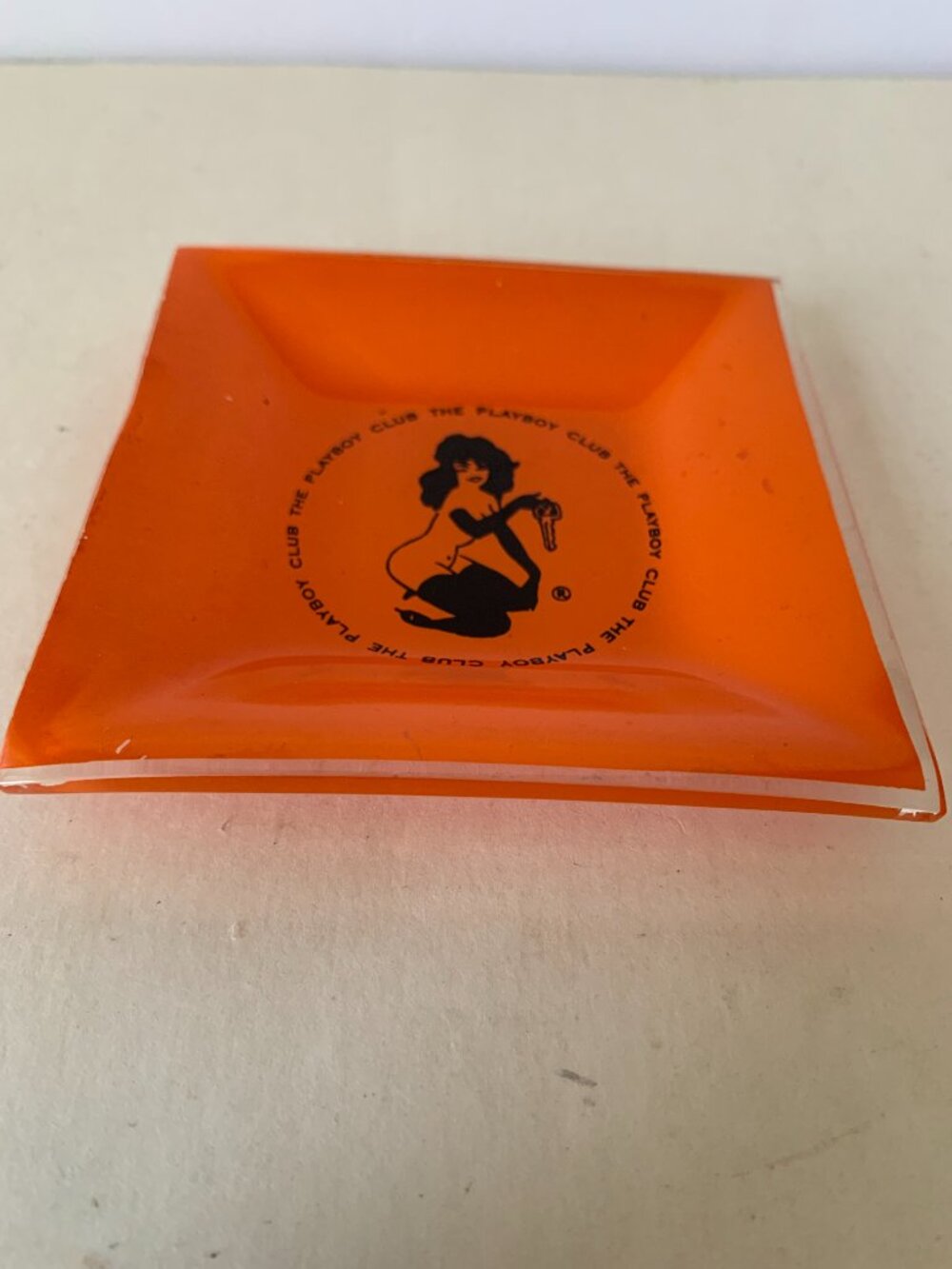 THE PLAYBOY CLUB ORANGE ASHTRAY KEY HOLDER TRAY 1960s - Picture 3 of 5